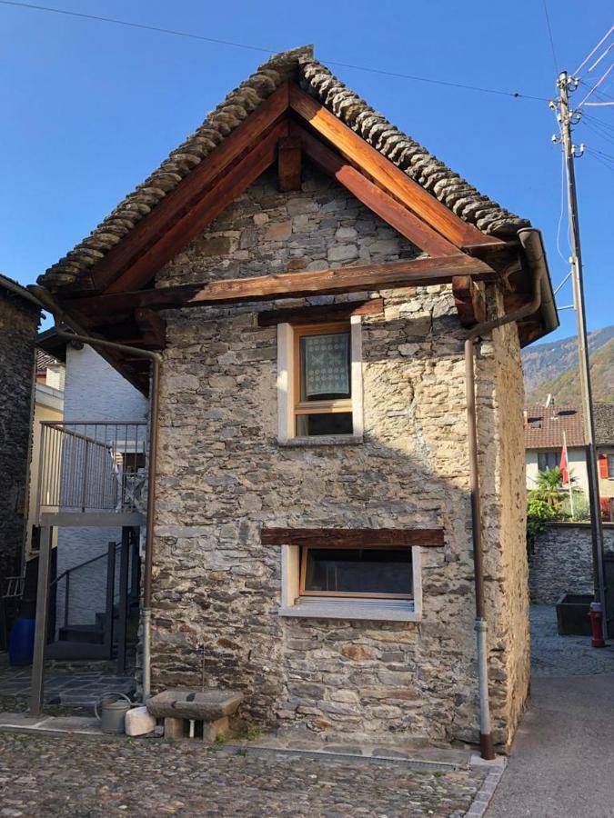 Rustico Cadrobi 20 Bed & Breakfast San Vittore Exterior photo